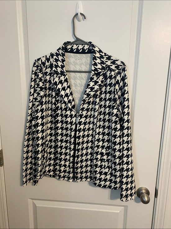 Kim Rogers Jackets & Blazers - Kim Rogers Black & White Houndstooth Zip-Front Blazer